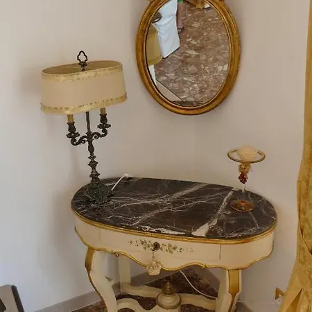 In Ad Apartament *